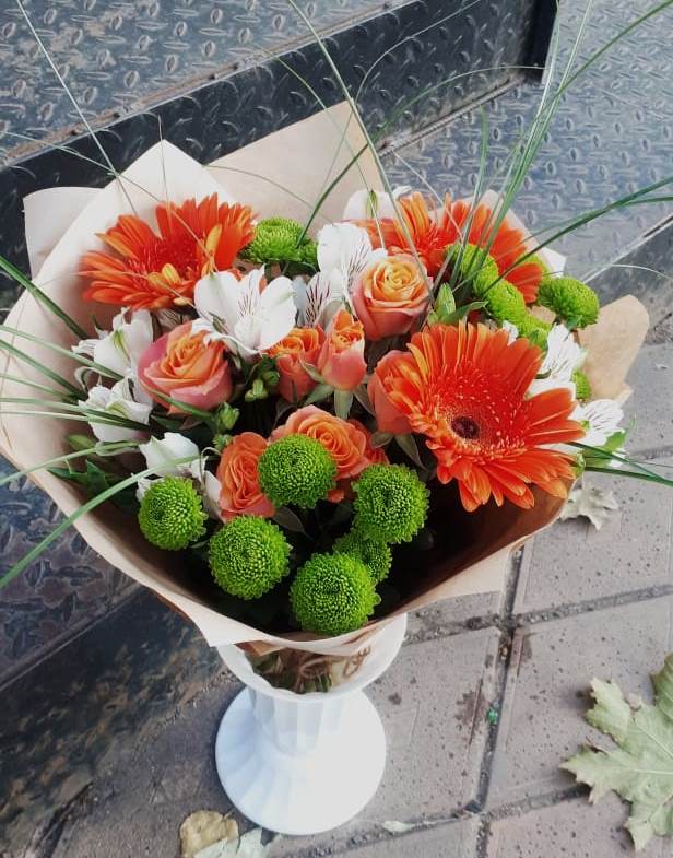 Букет цветов из: Герберы, Хризантемы, Альстромерии и Розы в Еманжелинске