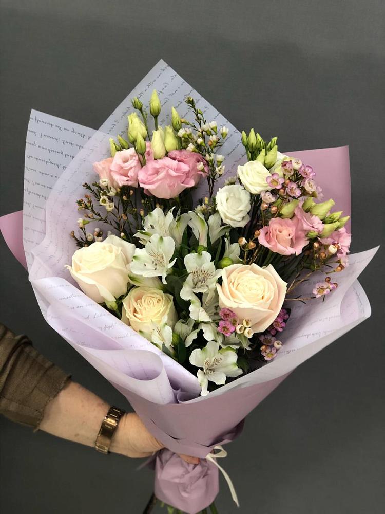 Букет цветов из: Альстромерии, Розы и Лизиантусы в Еманжелинске