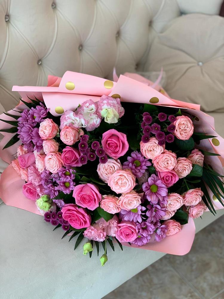 Букет цветов из: Хризантемы, Розы и Лизиантусы в Еманжелинске