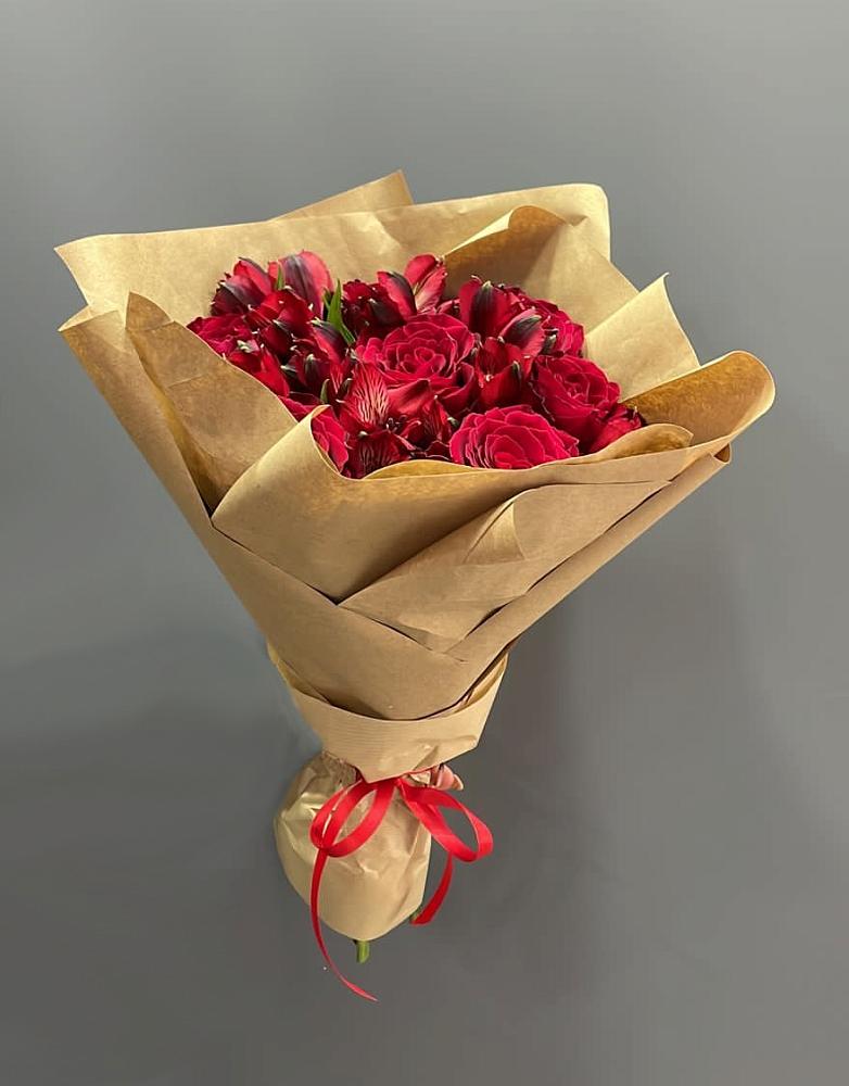 Букет цветов из: Альстромерии и Розы в Еманжелинске