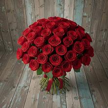Букет 55 Красных роз Фридом #REPLACE_PRED# Еманжелинске