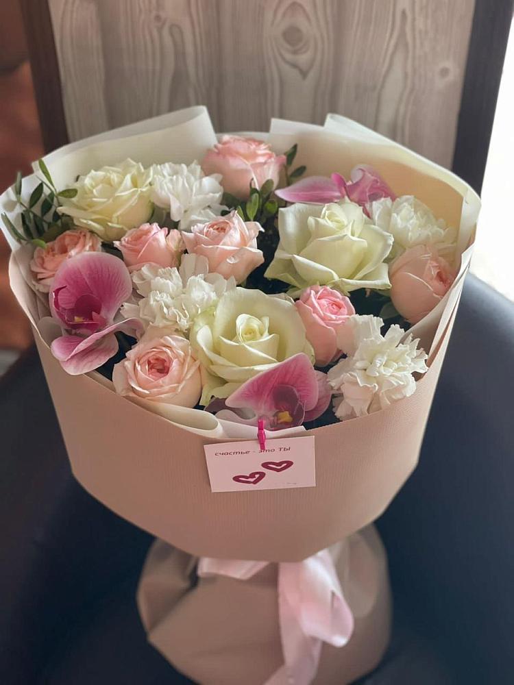 Букет цветов из: Орхидеи, Розы и Гвоздики в Еманжелинске