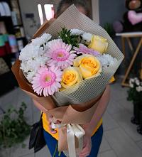 Букет цветов из:  Герберы, Розы и Хризантемы #REPLACE_PRED# Еманжелинске