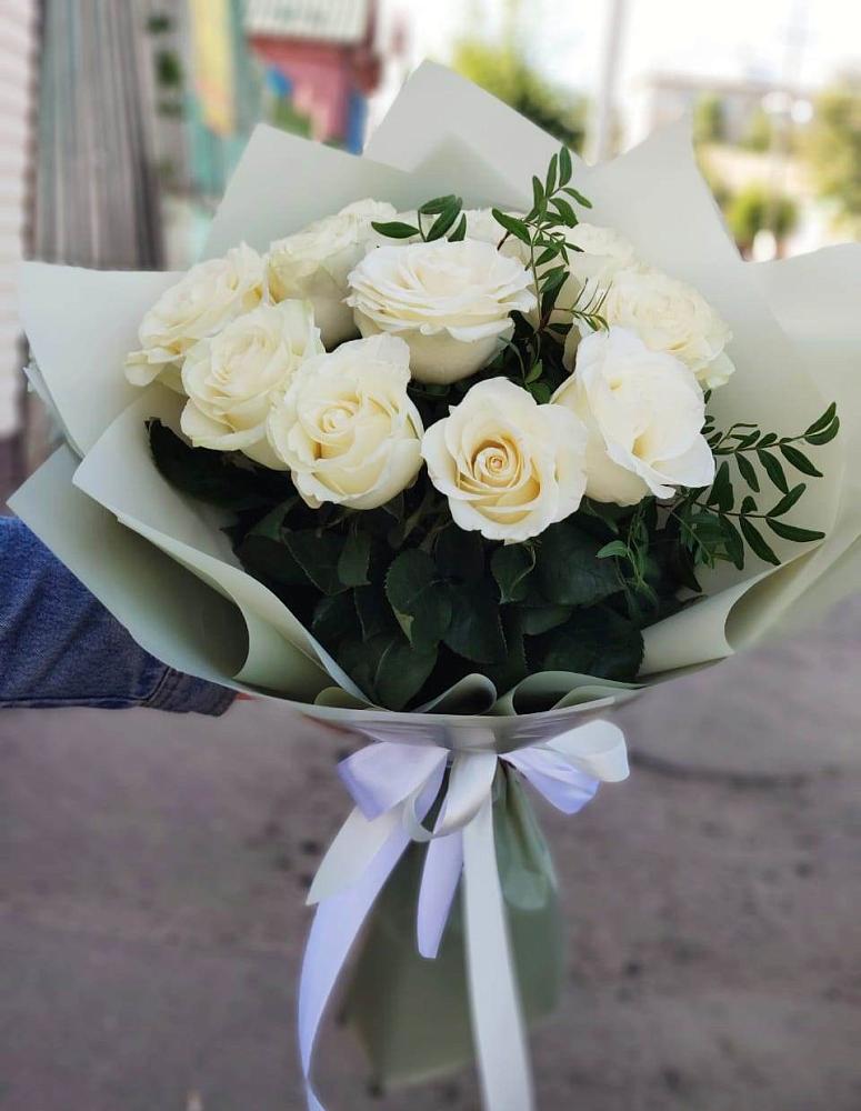 Букет Белые розы Проуд в Еманжелинске