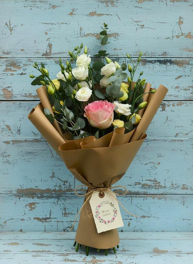 Букет цветов из: Розы и Лизиантусы в Еманжелинске