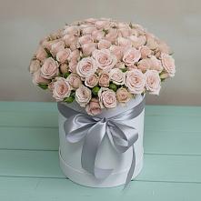 Цветочная композиция из Розы в шляпной коробке в Еманжелинске