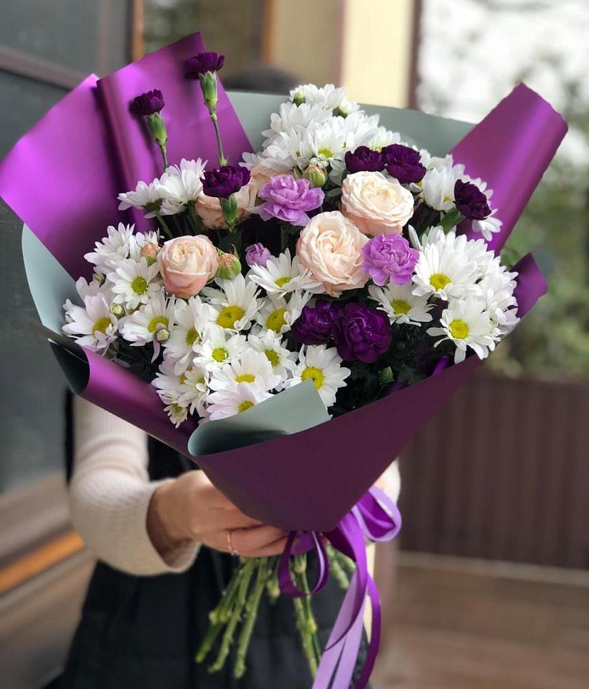 Букет цветов из: Хризантемы, Гвоздики и Розы в Еманжелинске