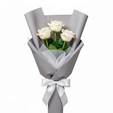 Букет 3 белые розы в Еманжелинске