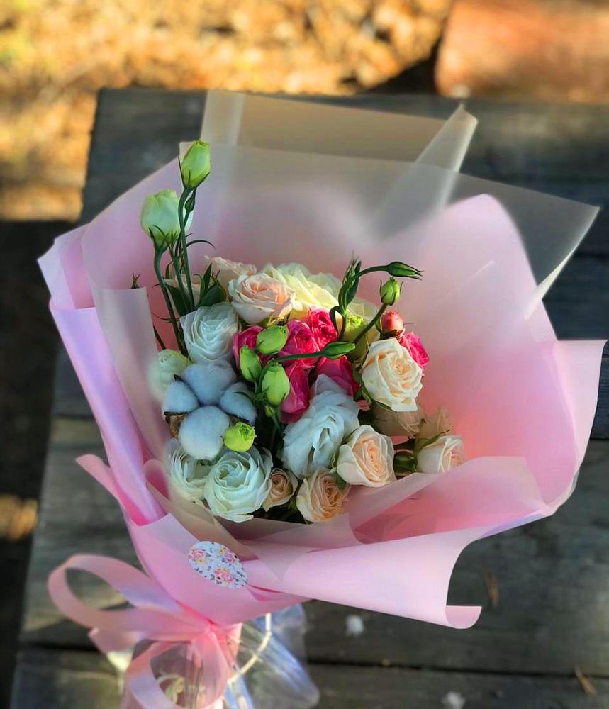 Букет цветов из: Розы и Лизиантусы в Еманжелинске