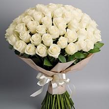 Букет 101 беля роза Белоснежка в Еманжелинске