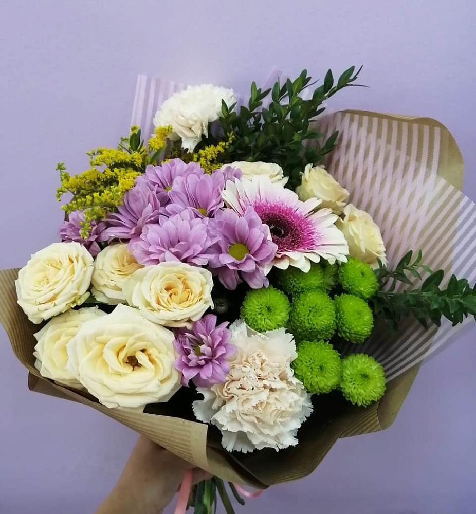 Букет цветов из: Хризантемы, Розы, Гвоздики и Герберы в Еманжелинске