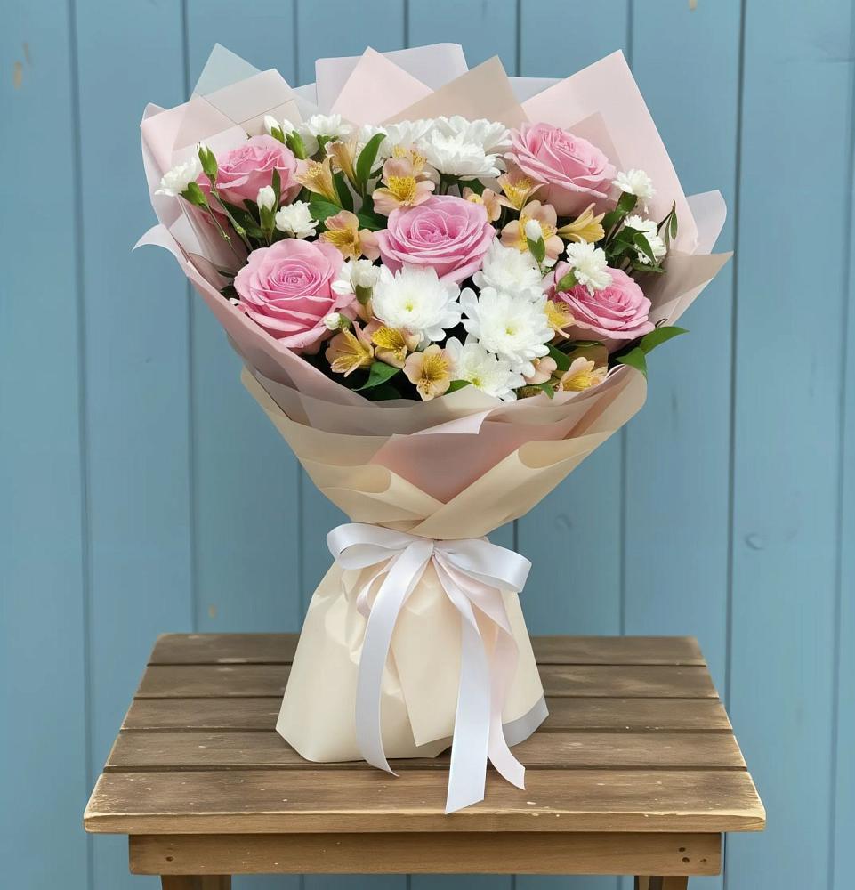 Букет цветов из: Гвоздики, Орхидеи и Розы в Еманжелинске