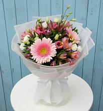 Букет цветов из:  Герберы, Альстромерии и Лизиантусы в Еманжелинске