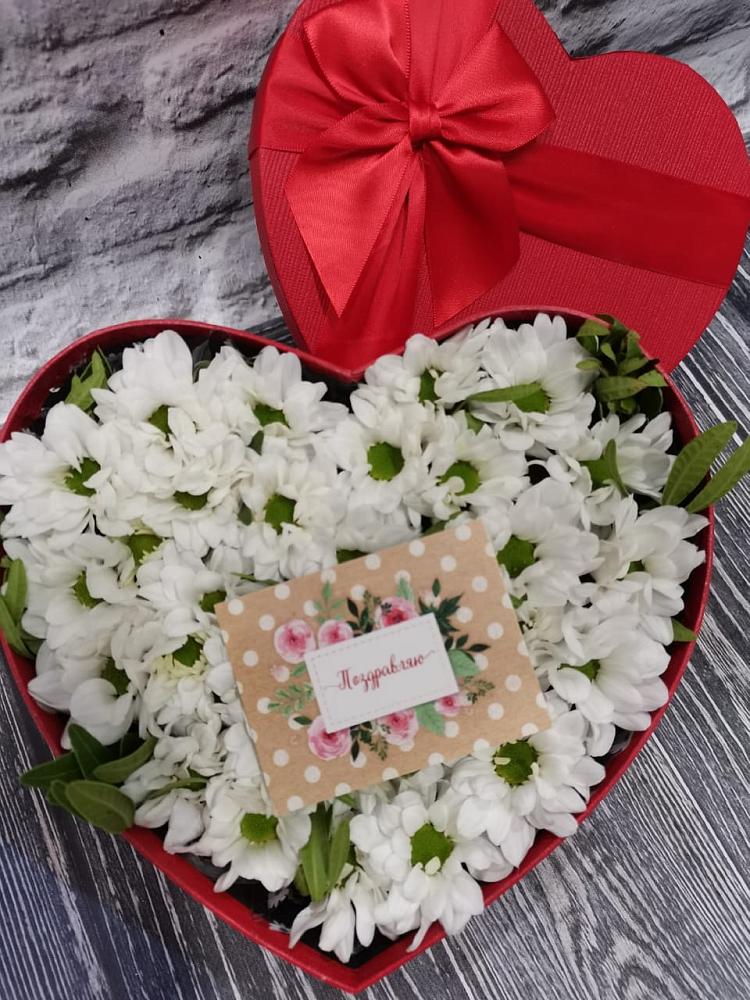 Цветочная композиция из Хризантемы в виде сердца в Еманжелинске