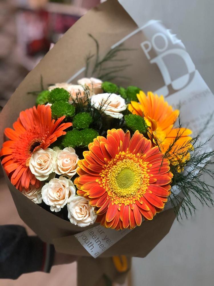 Букет цветов из: Герберы, Хризантемы и Розы в Еманжелинске