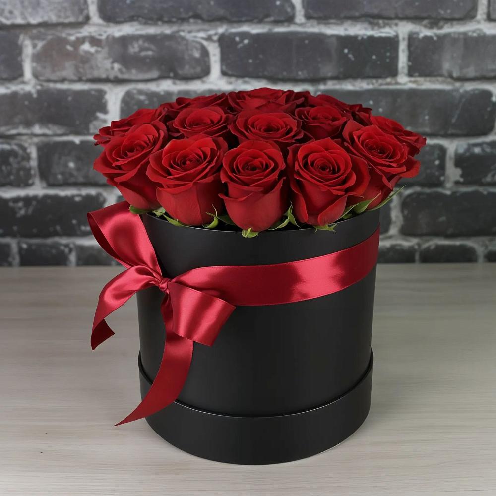 Цветочная композиция из Розы в шляпной коробке в Еманжелинске