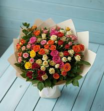 Букет Микс из разноцветных кустовых роз в Еманжелинске